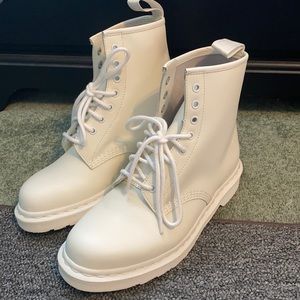 COPY - white Dr. Martens boots Near perfect(black scuff on inside left boot pic…